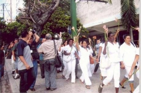 Damas de Blanco: Mentiras lavadas con Premios