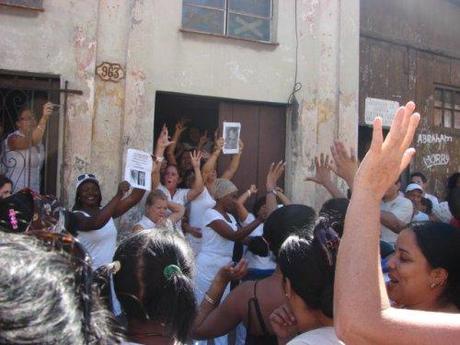 Damas de Blanco: Mentiras lavadas con Premios