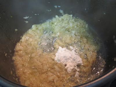 Pollo guisado a la importancia olla GM