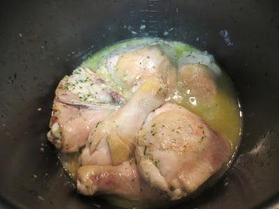 Pollo guisado a la importancia olla GM