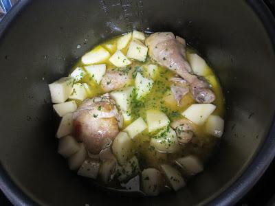 Pollo guisado a la importancia olla GM