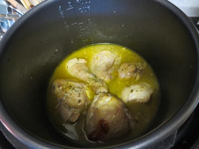 Pollo guisado a la importancia olla GM