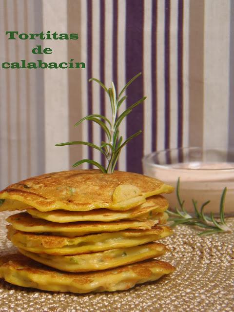 TORTITAS DE CALABACÍN CON SALSA DE YOGUR