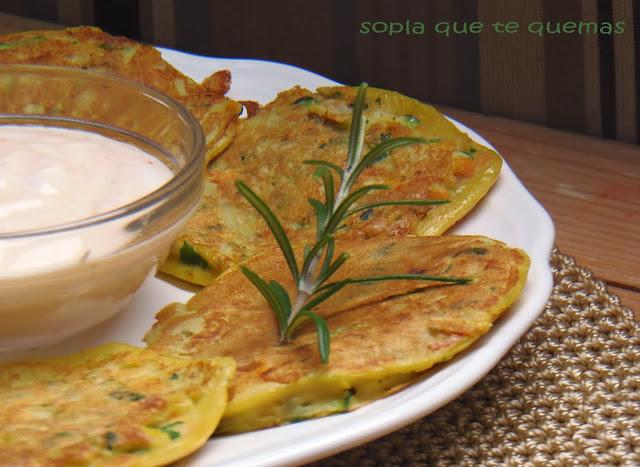 TORTITAS DE CALABACÍN CON SALSA DE YOGUR