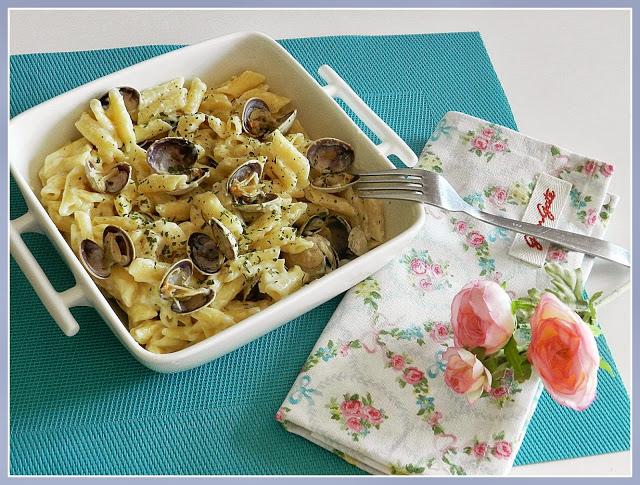 Macarrones cremosos con almejas