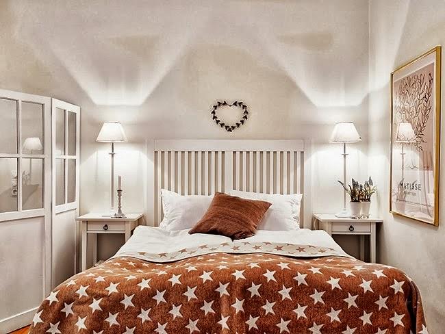 COBIJADOS EN UN DIMINUTO APARTAMENTO