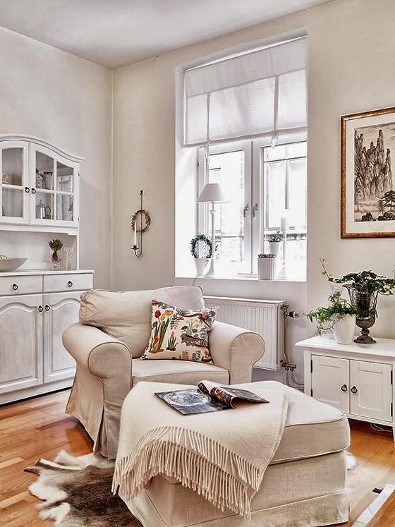 COBIJADOS EN UN DIMINUTO APARTAMENTO