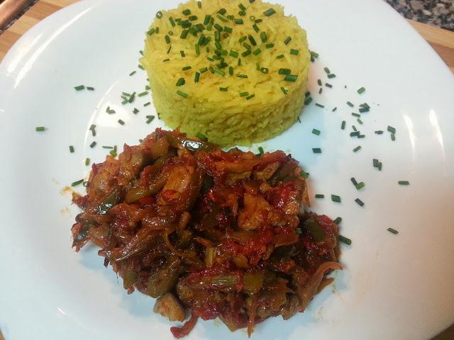 Salteado de cordero y verduras con arroz bashmati