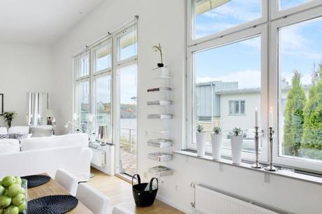 interiores techos altos grandes ventanales espacios diáfanos cocina comedor salon decoración nórdica en blanco decoración nórdica decoración dormitorios nórdicos decoración de salones cocinas blancas modernas blog decoración diseño nórdico áticos nórdicos escandinavos 