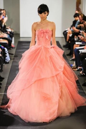 WE LOVE IT! El rosa como nuevo blanco en moda nupcial