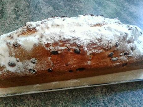 Plum cake de pasas, arandanos y fresas.