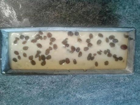 Plum cake de pasas, arandanos y fresas.