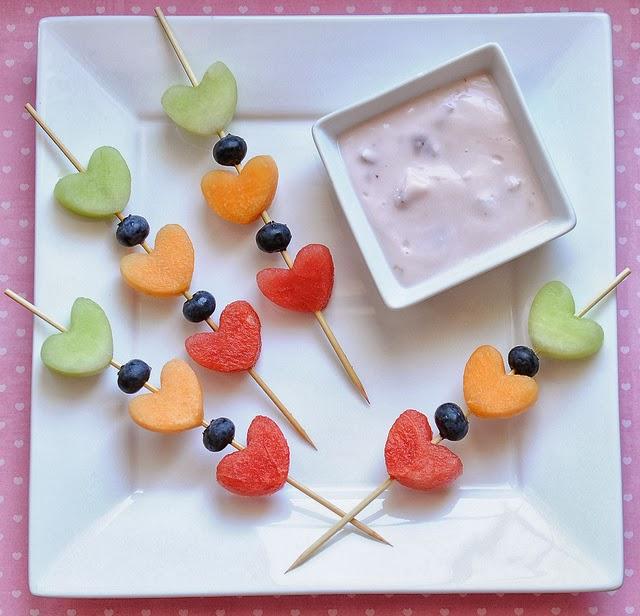 FRUTA Y YOGURT