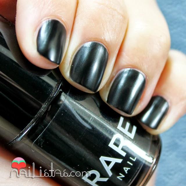 Esmalte de uñas rare nails negro mate Raven