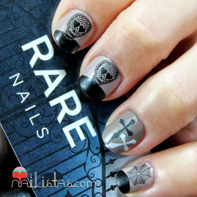 Uñas decoradas con calavera, cruz y telaraña