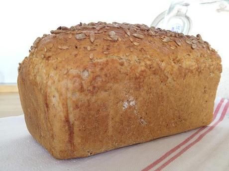 Pan integral con centeno, semillas de lino y de girasol recetas pan trigo centeno recetas pan casero recetas fáciles de pan integral recetas delikatissen pan pan semi de molde integral pan de centeno fácil receta pan con semillas de lino y girasol hacer pan en casa