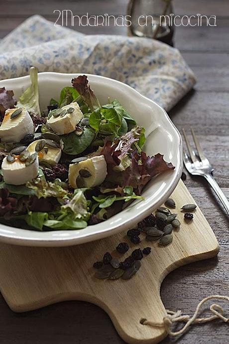 #agendasolan. Ensalada de brotes con queso brie, pasas y pipas de calabaza con balsámico a la frambuesa