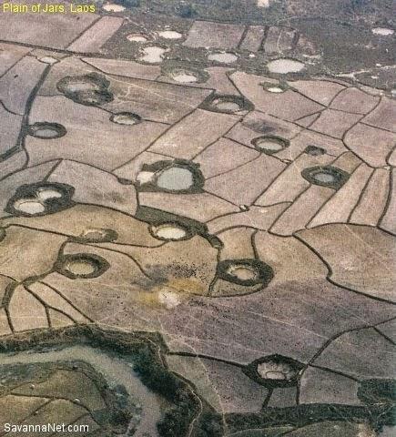 CUANDO LOS GIGANTES CAMINARON A TRAVES DE LAOS-LA LLANURA DE LAS JARRAS