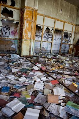 Biblioteca abandonada.