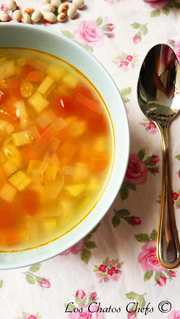 Whole Kitchen en su Propuesta Salada para el mes de octubre nos invita a preparar un clásico de la cocina italiana: SOPA MINESTRONE