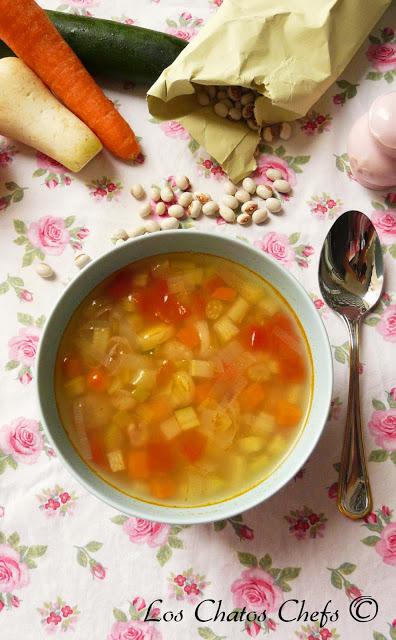 Whole Kitchen en su Propuesta Salada para el mes de octubre nos invita a preparar un clásico de la cocina italiana: SOPA MINESTRONE