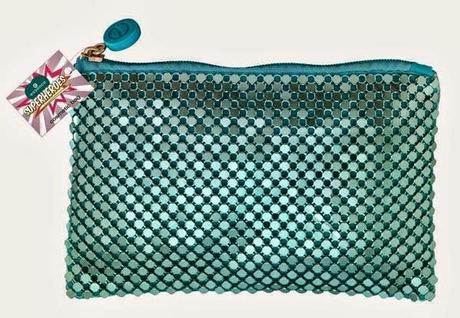 ESSENCE NOVIEMBRE 2013 SUPERHÉROES