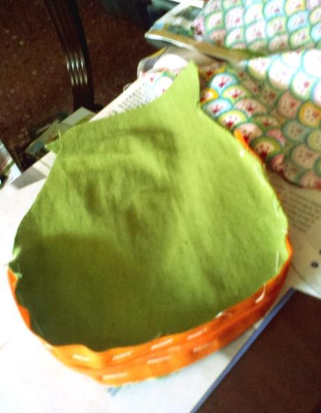 Cosido temporal de la cremallera a las partes de la serpiente de tela Viaja con una serpiente DIY