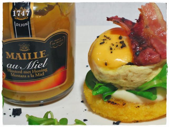 Tosta de Polenta con Huevo de Mostaza, Mozarella y Bacon Crujiente.