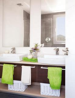 Dos lavabos en el baño