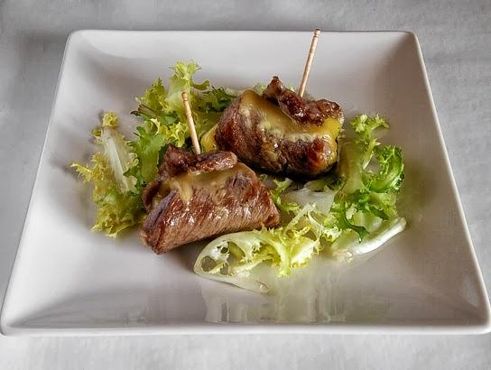 Rollitos de lomo ibérico y queso