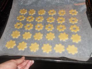 GALLETAS DE MANTEQUILLA  CON MERMELADA DE MORAS