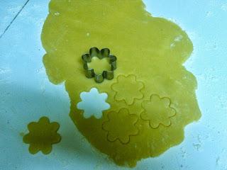 GALLETAS DE MANTEQUILLA  CON MERMELADA DE MORAS