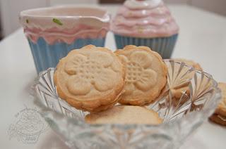 GALLETAS TEXTURIZADAS DE MANTEQUILLA RELLENAS DE CREMA DE TOFFEE