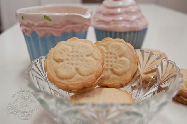 GALLETAS TEXTURIZADAS DE MANTEQUILLA RELLENAS DE CREMA DE TOFFEE