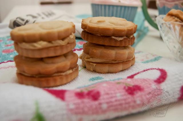GALLETAS TEXTURIZADAS DE MANTEQUILLA RELLENAS DE CREMA DE TOFFEE