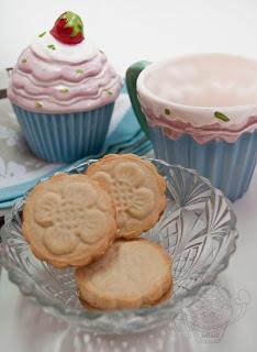 GALLETAS TEXTURIZADAS DE MANTEQUILLA RELLENAS DE CREMA DE TOFFEE