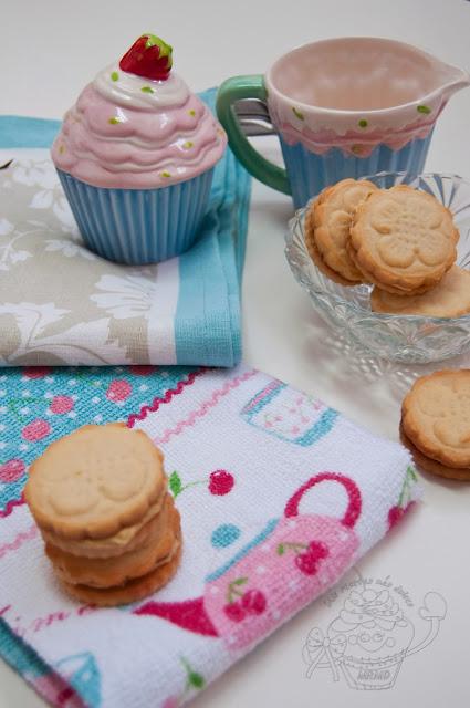 GALLETAS TEXTURIZADAS DE MANTEQUILLA RELLENAS DE CREMA DE TOFFEE