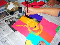 Aparece el sol en un fondo colorido