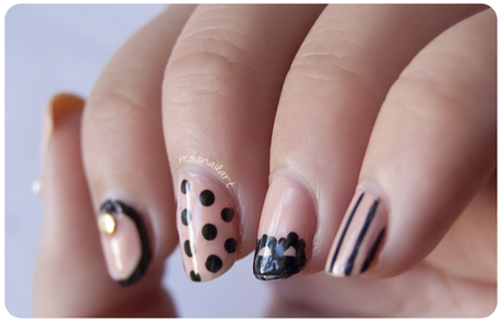 NOTD: Uñas nude mix and match con tachuelas y perlas. NOTD: Uñas nude mix and match con tachuelas y perlas.