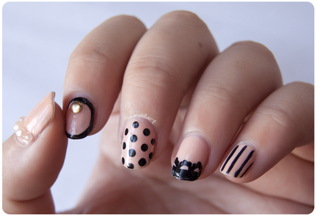 NOTD: Uñas nude mix and match con tachuelas y perlas. NOTD: Uñas nude mix and match con tachuelas y perlas.