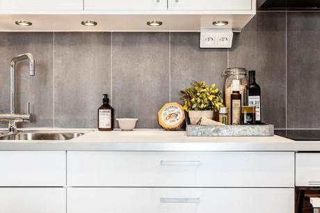 piso piloto decoración nórdica mesas de centro madera 3 patas distribución diáfana diseño piso piloto nordico diseño de interiores nórdicos decoración nórdica escandinava cocinas modernas pequeñas cocinas modernas blanco y gris cocina comedor salón diáfano decoración blog decoración nórdica 