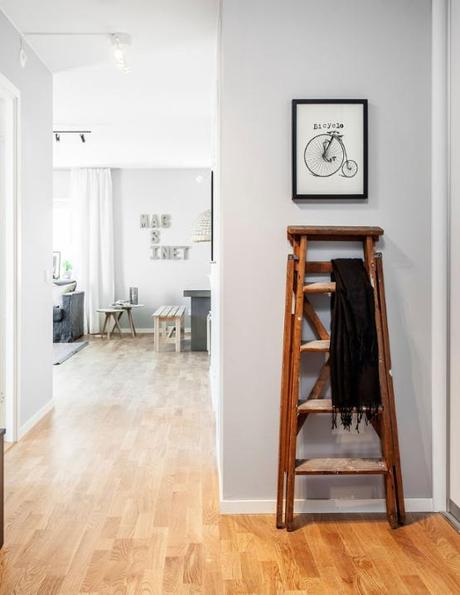 piso piloto decoración nórdica mesas de centro madera 3 patas distribución diáfana diseño piso piloto nordico diseño de interiores nórdicos decoración nórdica escandinava cocinas modernas pequeñas cocinas modernas blanco y gris cocina comedor salón diáfano decoración blog decoración nórdica 