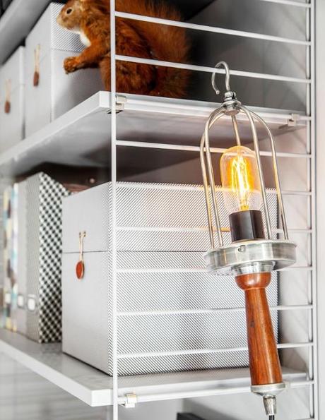 piso piloto decoración nórdica mesas de centro madera 3 patas distribución diáfana diseño piso piloto nordico diseño de interiores nórdicos decoración nórdica escandinava cocinas modernas pequeñas cocinas modernas blanco y gris cocina comedor salón diáfano decoración blog decoración nórdica 