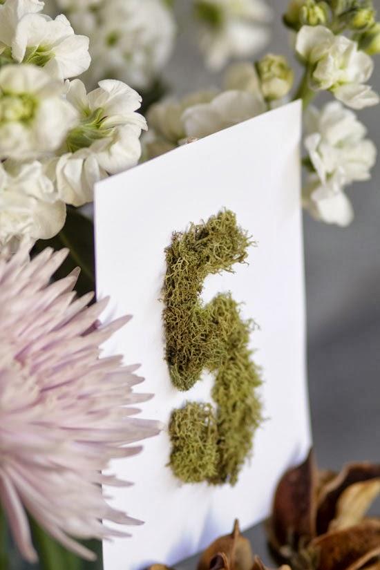 DIY....NUMEROS DE MESA CON MUSGO PARA UNA BODA