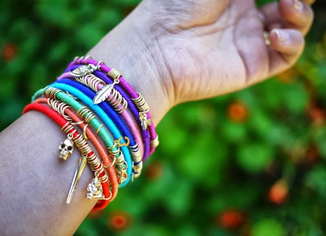 DIY.....BRAZALETES DE COLORES CON COLGANTES