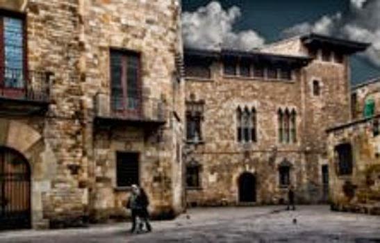 10 Razones para Alojarse en el Barrio Gotico de Barcelona