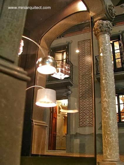 Vista de miniaturas arquitectónicas con luz artificial