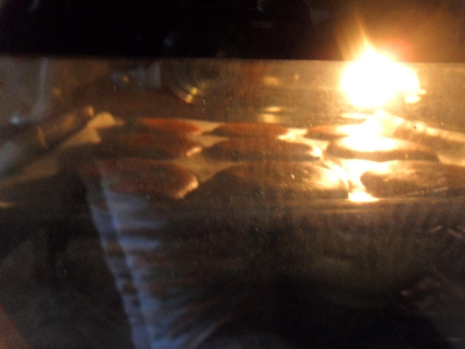 Whoopie pies de chocolate con frosting de queso o rainbow chip frosting