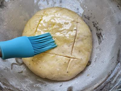 Pan de ajo y orégano en Pyrex