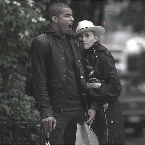 MDV: Toy-Boys - Perros de Colores